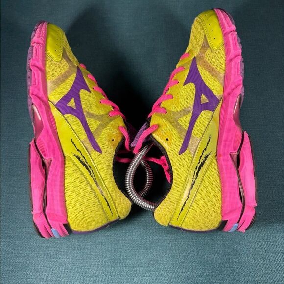 Size 7.5 - Women’s Mizuno wave rider multicolor shoes - Picture 6 of 9